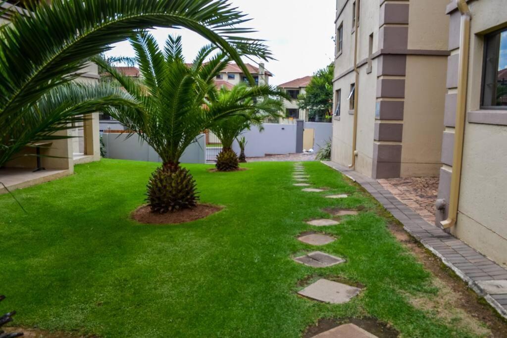 Peaceful Gateaway - 2 Bed Apartment In Sunninghill With Back-Up Power Sandton Exterior foto