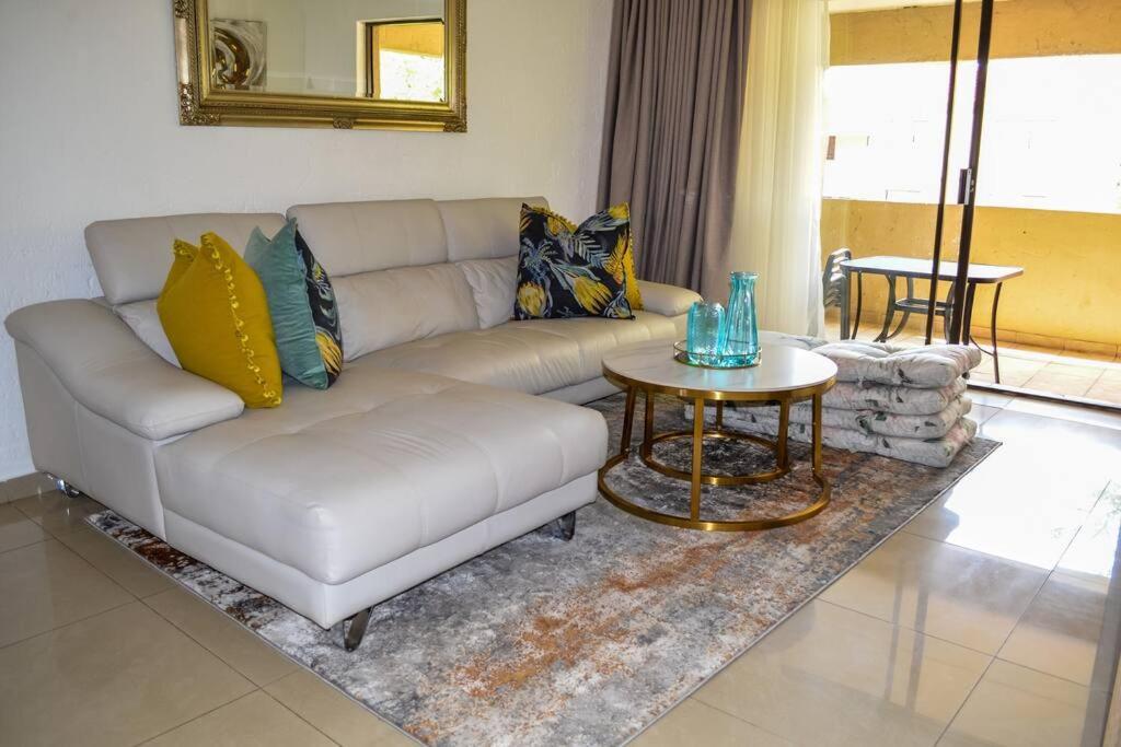 Peaceful Gateaway - 2 Bed Apartment In Sunninghill With Back-Up Power Sandton Exterior foto