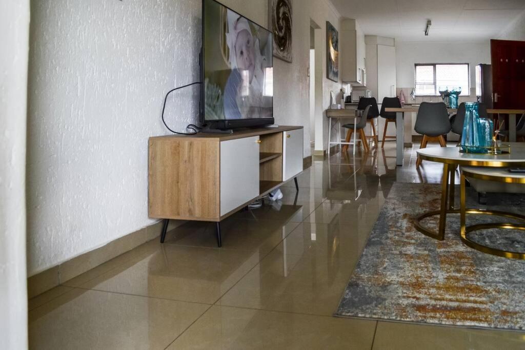 Peaceful Gateaway - 2 Bed Apartment In Sunninghill With Back-Up Power Sandton Exterior foto